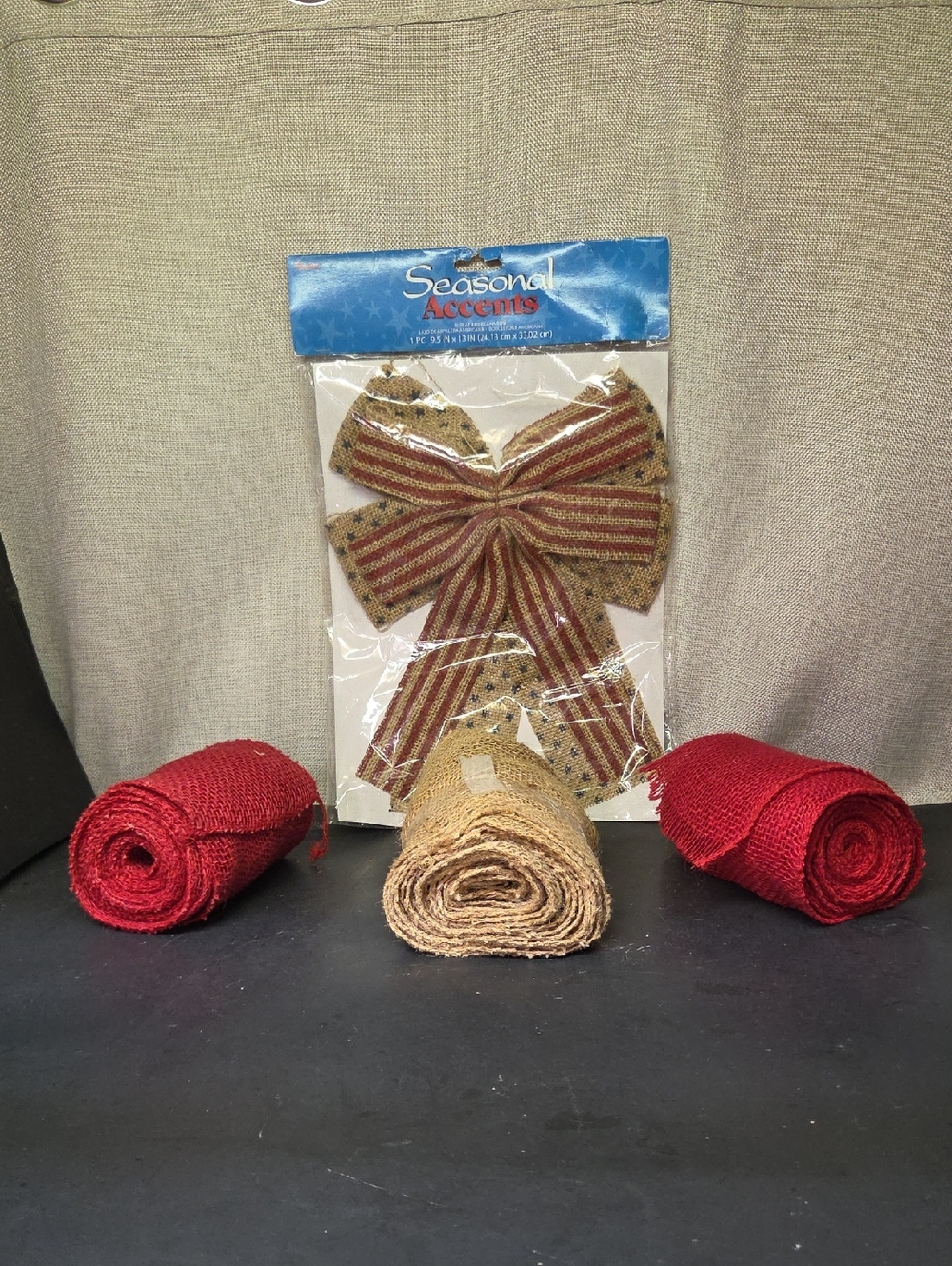 Americana Burlap Bow And Burlap fabric Runners
